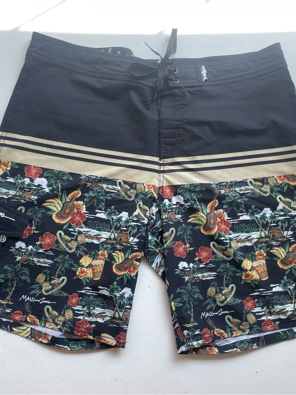 Maui and Sons Swim Board Shorts Size 36 Gray Tropical Floral Tiki Surf Print